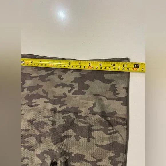 SPANX Look at Me Now Seamless Leggings | Green Camo | Small | Retail $118 - Picture 9 of 9